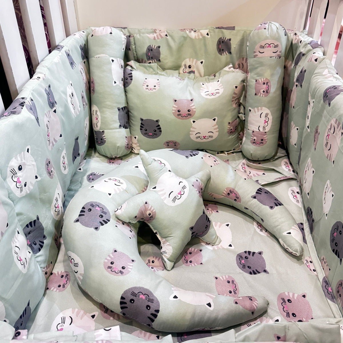 8 Pieces Cot Bedding Set - Green - Cats